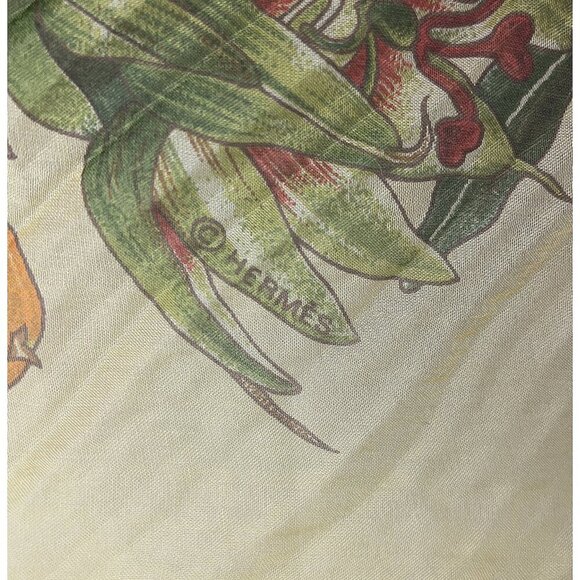 Hermès Plissé Silk chiffon passiflores pleated scarf w/ designer box - Picture 2 of 10